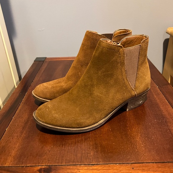 KENSIE GARRY COGNAC BROWN SUEDE ANKLE BOOTIES - Picture 2 of 5